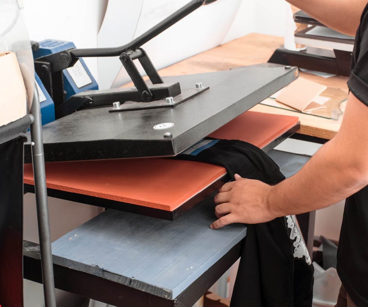 Servicios de sublimación de prendas para camisetas y sudaderas